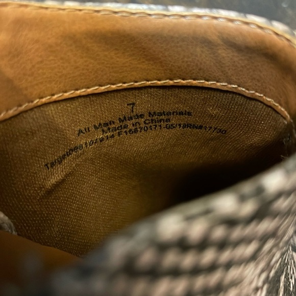 Universal Thread Heeled Snakeskin mule - Picture 3 of 4